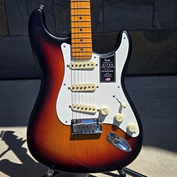 Fender American Ultra Luxe '50s Stratocaster®, Maple Fingerboard, 3-Color Sunburst