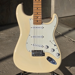 Fender Limited Edition Player II Stratocaster®,Roasted Maple Fingerboard, Olympic White
