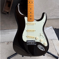 Used Fender American Ultra Stratocaster Texas Tea