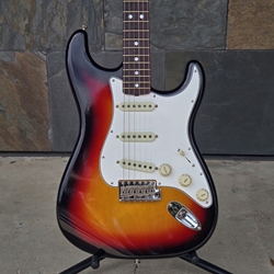 Fender Custom Shop 1966 Stratocaster® DLX Closet Classic, Super Aged Target 3-Color Sunburst