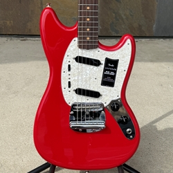 Fender Vintera® III Mid '60s Mustang®, Rosewood Fingerboard, Dakota Red