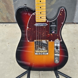 Fender American Professional Telecaster®, Maple Fingerboard, 3-Color Sunburst